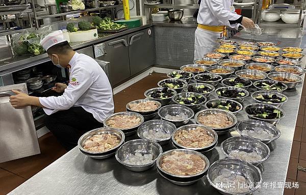 下館子吃的是預制菜還是大廚現炒？消費者如何維護知情權